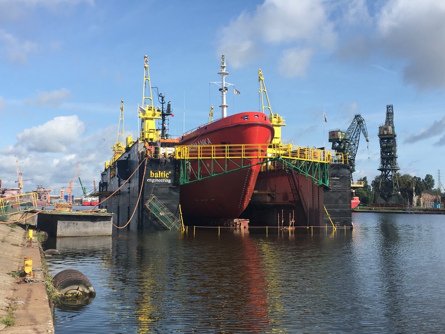 Jednostka w doku pływającym Baltic Engineering w Gdańsku